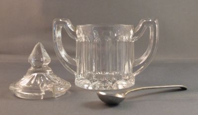 Bagley Queen's Choice 1122 mustard pot
3.25 in tall including lid
Keywords: pressed;table;sold