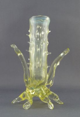 Thorn vase, branched
English. Opalescent rim
Keywords: british;blown;vase;odd