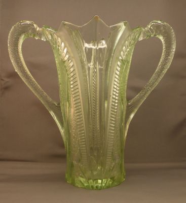 Brockwitz fish-handled vase 6930a
Large, missing a frog. Uranium c 1936
Keywords: german;pressed;vase