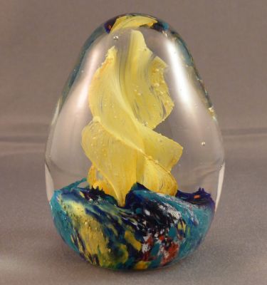 Chinese swirl on "reef"
Typical colours and powdery frit
Keywords: paperweight