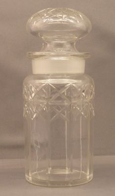 Cut-glass pickle with castor and drip catcher
Ground stopper and neck. 17.5 cm to top of stopper
Keywords: blown;table