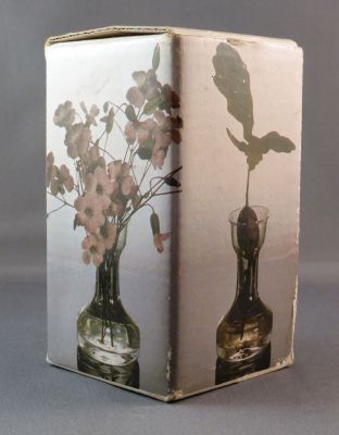 Dartington FT338 acorn vase
Original box 
Keywords: blown;british