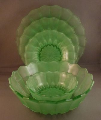 Davidson 714 fruit set, obscured
Introduced 1930
Keywords: pressed;table;dessert
