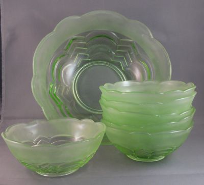 Chevron fruit set
Seven piece. Part frosted. Ground and polished base rim
Keywords: sold;table;dessert