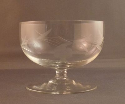 Engraved dessert bowl
Engraved with flowers and leaves. Czech? Lead crystal
Keywords: blown;table
