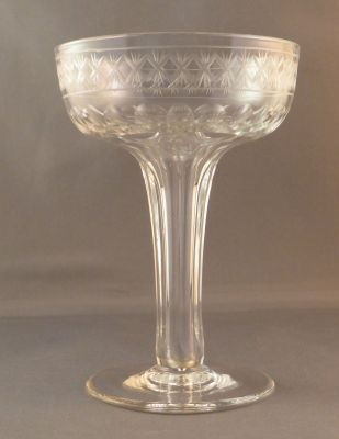 Hollow stem, cut champagne glass
Keywords: barware;blown;table