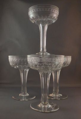 Hollow stem, cut champagne glass
Lead crystal
Keywords: barware;blown;table