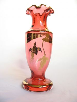 Borske Sklo cranberry gilded vase
Gilded fuchsia
Keywords: sold;blown;enamelgilt;vase