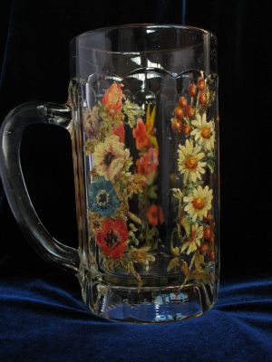 Cold painted half litre beer mug
Czech? Austrian?
Keywords: czech;sold;pressed;enamelgilt