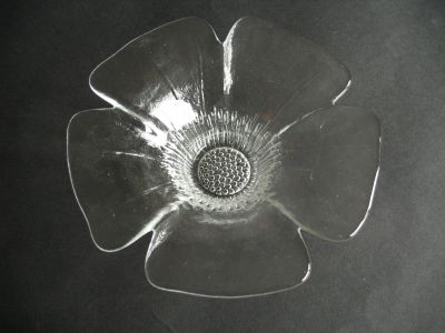 Nazeing Glass Wild Rose flared
Designed by Roger Phillippo Des RCA, mid 1980s, lead crystal
Keywords: sold;cast;table