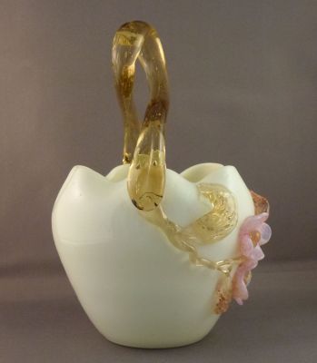 Custard glass basket F
Large rose bowl shape, sharp pontil mark
Keywords: blown;vase