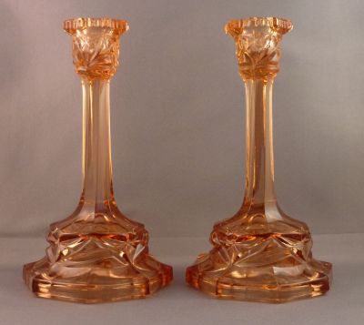 Libochovice candlesticks No. 1861 181
Rd No 802467, registered by Hoskins Rose & Co. on 1 May 1935. These are unmarked
Keywords: bathbed;pressed;candle;sold