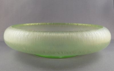 Fenton Florentine green flared, cupped low bowl
Stretch glass
Keywords: blown;american;table