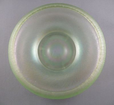 Diamond Glassware green flared, cupped bowl
Iridised inside and out with textured edge
Keywords: blown;american;table