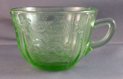 Federal Glass Madrid cup, green uranium 
Keywords: american;pressed;table;sold