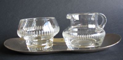 Milk jug and sugar bowl on white metal tray
Individual size. Olive cuts. Unknown
Keywords: sold;blown;table