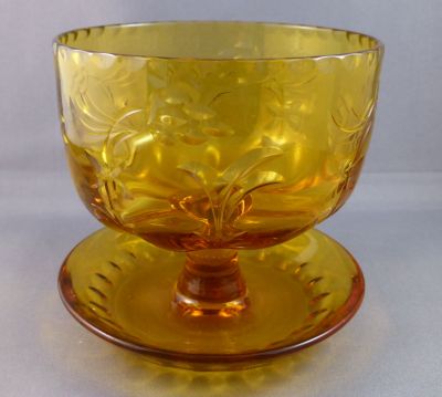 Amber uranium Stevens and Williams/Royal Brierley sundae dish with saucer
Lobed bowl, cut leafy, grape pattern. Cairngorm amber uranium
Keywords: blown;british;table;cut