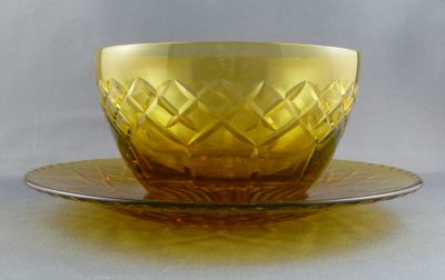 Amber uranium Stevens and Williams/Royal Brierley bowl and underplate
Cairngorm amber uranium
Keywords: british;cut;blown;table