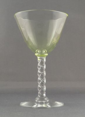 Double-spiral-stem cocktail glass
Uranium bowl, fine optic rib, fire-polished rim
Keywords: blown;barware