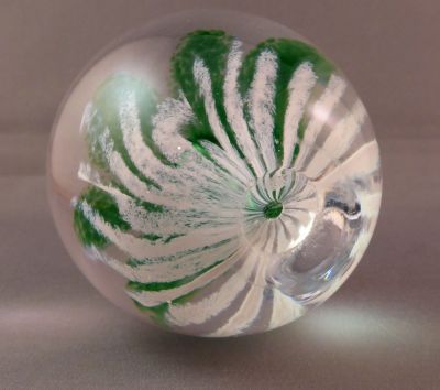 Teign Valley Glass green and white floral
Typical base
Keywords: british