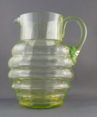 Ribbed water jug with vertical optic ribbing
Clayton Mayers Frinton? No 804 (green), large http://www.victorianpressedglass.com/pdf/clayton_mayers.pdf
Keywords: barware;blown