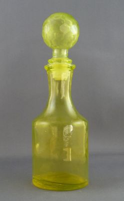 Uranium toiletry bottle, 1970s
Plastic stopper. Rustic texture and hexagonal facets on stopper
Keywords: blown;bottle;bathbed