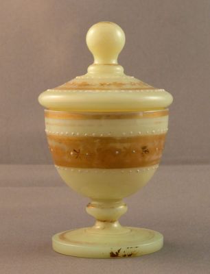 Opalescent pot with lid, small
Egg cup size. Gilded and enamelled
Keywords: blown;enamelgilt