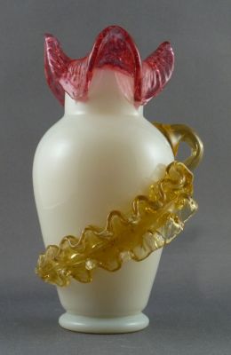 Custard glass vase with acanthus leaf
Bohemian
Keywords: vase;czech