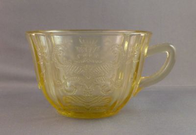Federal Glass Madrid tea cup, amber
Keywords: table;sold;american