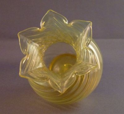 Webb posy, amber uranium swirl
Typical Webb crimp
Keywords: british;blown;vase