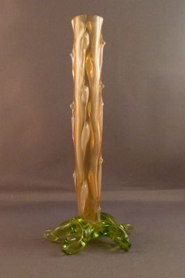 Thorn vase, amber
Opalescent thorns, uranium feet
Keywords: blown;vase
