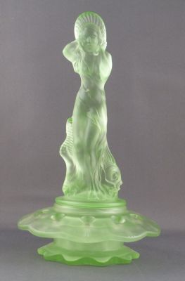 Walther Arabella
Keywords: german;pressed;figure;vase;centrepiece