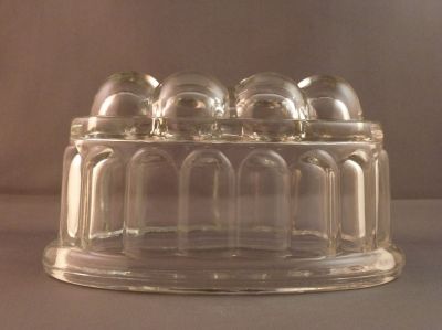 Bagley 1pt jelly mould
Nice clear glass, so probably 1950s or later rather than older
Keywords: pressed;kitchenware