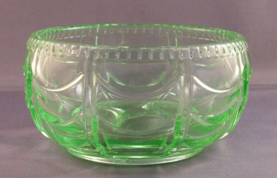Bagley Pontefract posy bowl
Small, 4 in, marked Made in England
Keywords: british;pressed;vase;sold