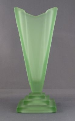 Bagley Wyndham vase
No. 1333. Large
Keywords: british;pressed;vase;sold