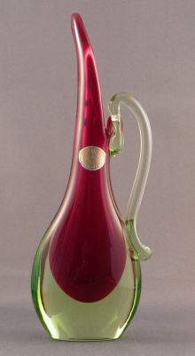 Murano uranium sommerso beak jug C
Flat side profile. Ruby and uranium. Red and gold Hans Geismar Venetian Art Glass label
Keywords: murano;blown;vase;mark
