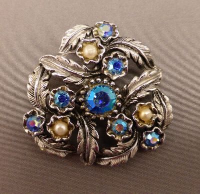 Brooch, blue aurora borealis and faux pearl wreath
1.5 in.
Keywords: sold