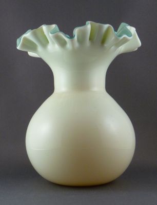 Custard glass vase, blue inner
Sharp pontil mark
Keywords: blown;vase;sold