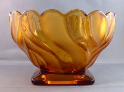 Large amber rose bowl
Part frosted. Czech?
Keywords: sold;vase;czech