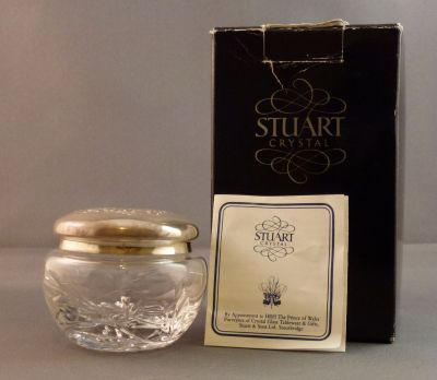Stuart Cascade trnket pot with plated lid
Insert and box
Keywords: british;blown;bathbed;sold