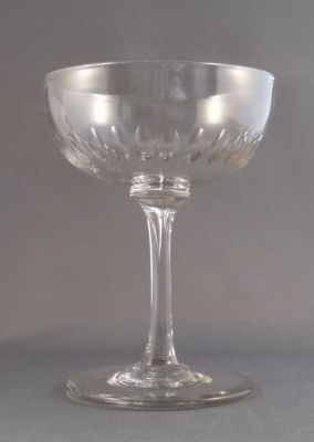 Champagne coupe, olive cut A
Late 19th/early 20th century. Sharp pontil mark
Keywords: cut;blown