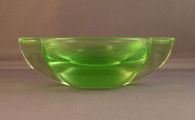 Chance winged ashtray, clear green uranium
Designed by Robert Goodden, ID13
Keywords: ash;british;pressed