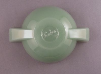 Chance winged ashtray, opaque green uranium
Parker Beacon logo on base
Keywords: british;pressed;ash;mark