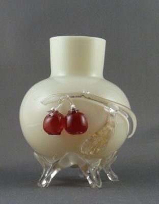 Custard glass vase with cherry and leaf
Four feet
Keywords: blown;vase