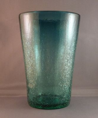 Blue-shaded crackle bucket vase
Large. English?
Keywords: blown;vase