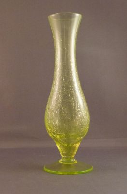 Crackle glass bud vase
Italian? No pontil mark
Keywords: blown;vase;sold
