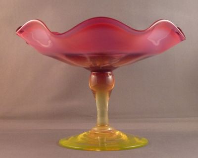 Vaseline and cranberry opalescent compote
Lead crystal
Keywords: blown;british;table
