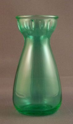 Crocus vase, green
Keywords: blown