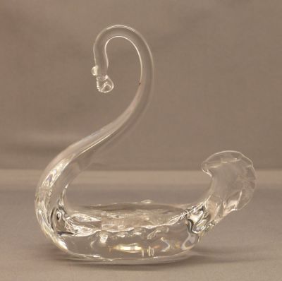 Lead crystal swans
Large 4 in, tall, 3.5 in. long
