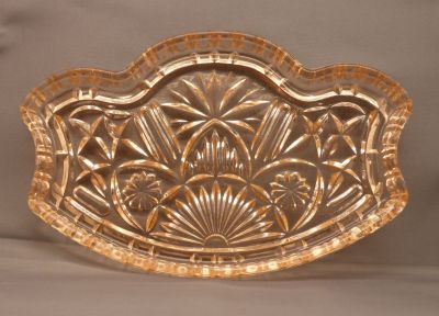Crystalor (Century Glass?) dressing table tray
Very bubbly glass
Keywords: bathbed;pressed;sold